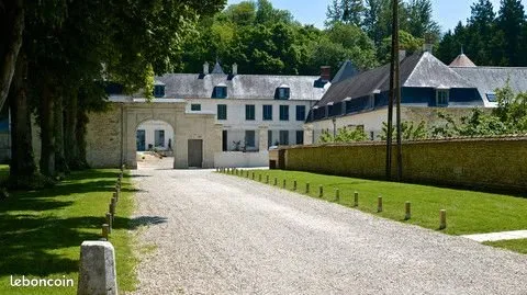 Appartement dans dépendance de château