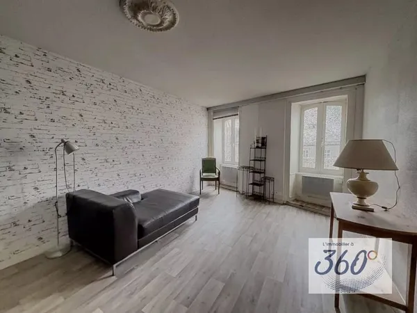 Opportunité, appartement spacieux avec fort potentiel + combles aménageables - Lons-le-Saunier