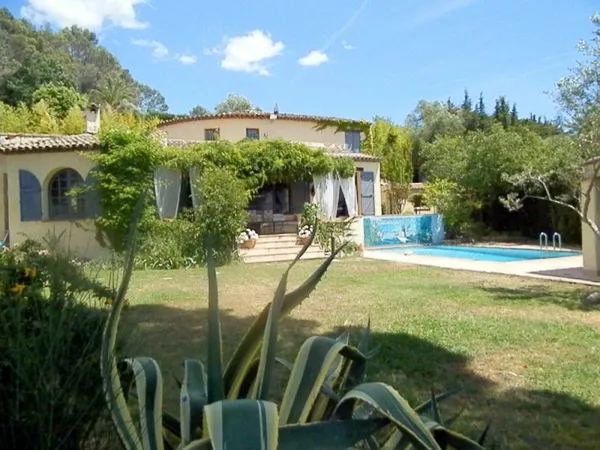 MOUGINS VILLA T6 341M2AVEC 2000M2