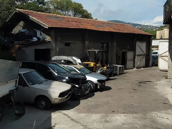 MURS COMMERCIAUX 152.25M²