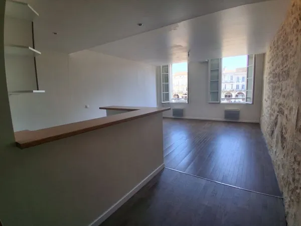 LIBOURNE DANS LA BASTIDE APPT T3 AU 1ER ETAGE DANS BEL IMMEUBLE PIERRE