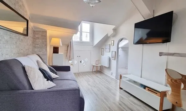 2 pièces de 19m2 carrez et 42m2 au sol // Quartier Village // vue Tour Eiffel