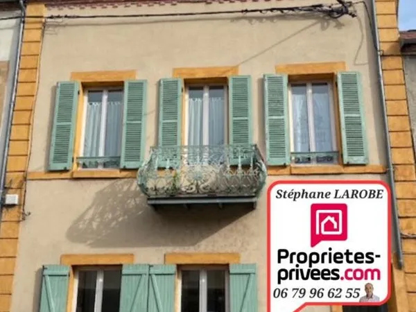 Immeuble Moulins 3 appartements + local 100 m2 + 2 garages + terrain