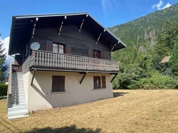 EXCLUSIVITE - Maison avec deux appartements de 50m2 à rénover exposition SUD