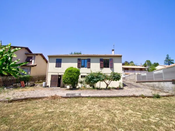 Maison à vendre à Agen avec 3 chambres , jardin et grand sous sol