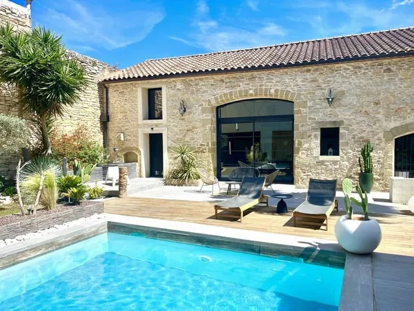 Magnifique bergerie entièrement rénovée avec immeuble de rapp