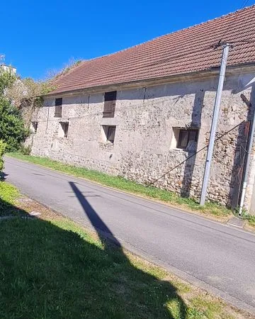 Hangar135m2+cour+jardins-fort potentiel-proche château thierry