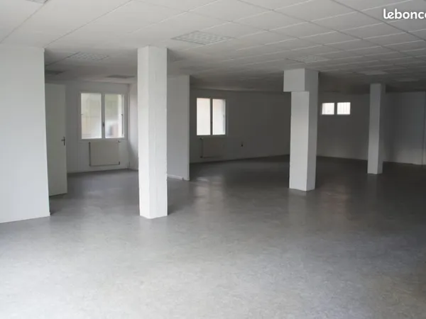 Local de 300 m² à louer à Pamiers