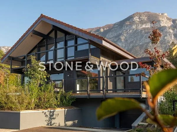 Magnifique villa en bois proche frontière suisse