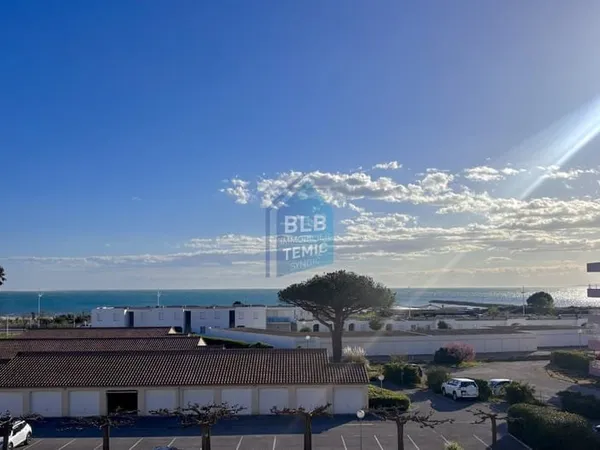STUDIO VUE MER avec cellier et parking!