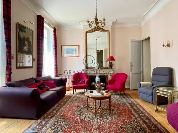Maison en pierre avec grand jardin - SAINT SEURIN