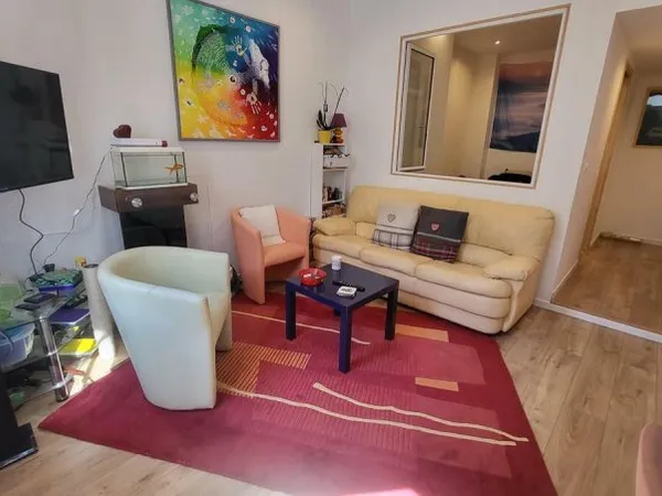RDC rénové 42 m² Carrez - 53 m² hab - 64500 Saint Jean de Luz