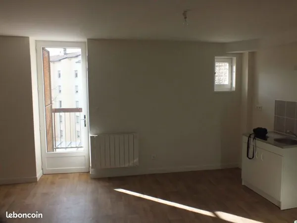 Appartement T3 (1er Etage avec Balcon)