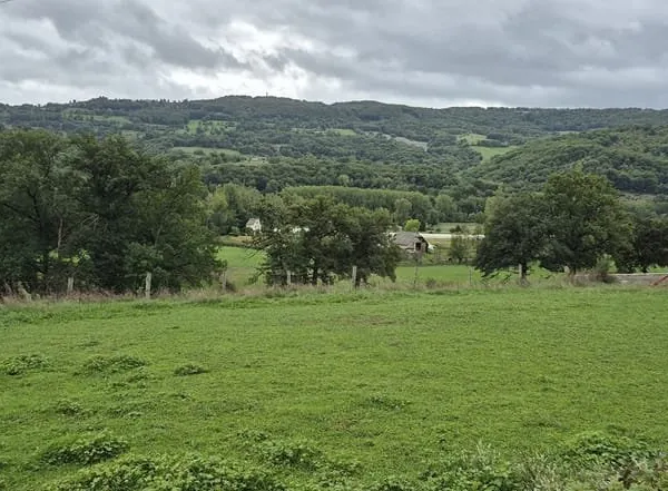 SAINT COME D'OLT, terrain plat de 668 m², à 2 pas du coeur de village