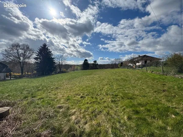 Terrain 4800 m² dont 2400 m² constructible - Viabilisé - Vue dégagée - Chalonvillars