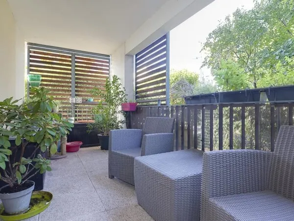 Toulouse - 31200- T3 rénové de 68m² - terrasse 27m² - 1 pl de stationnement en sous-sol
