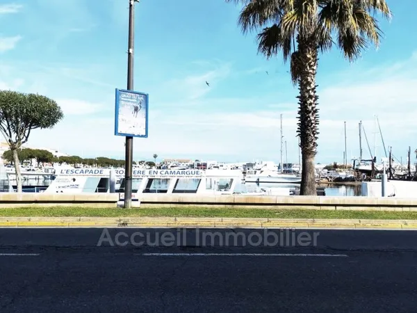 Studio rez-de-chaussée face au port, en excellent état, vendu