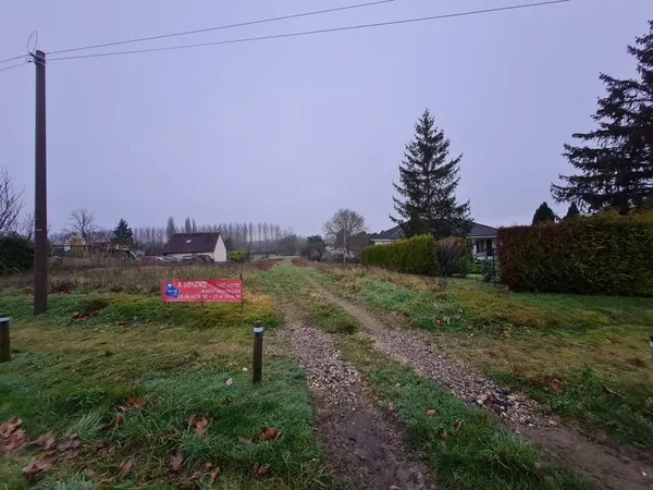 Terrain à bâtir.