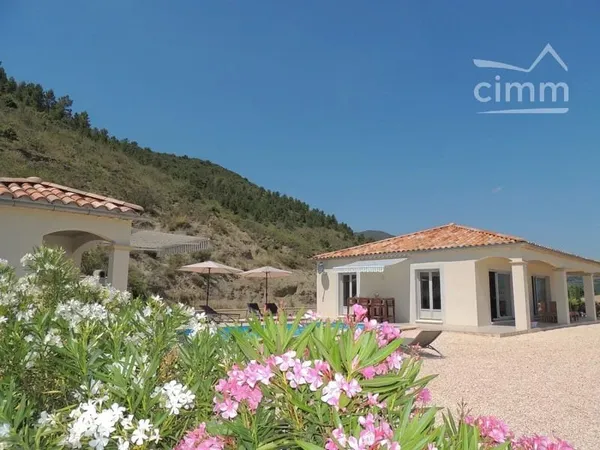 Villa contemporaine avec vue imprenable à Les Vans