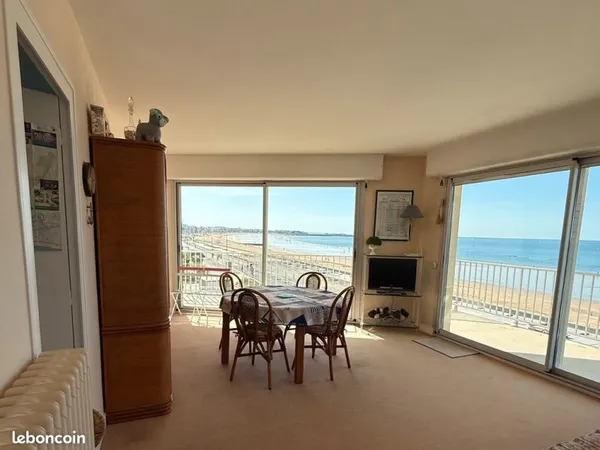 Grand balcon filant 30 m2 avec vue baie