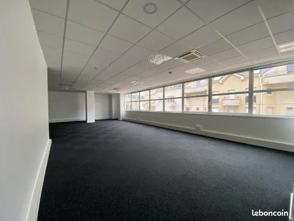 Bureau 560 m²