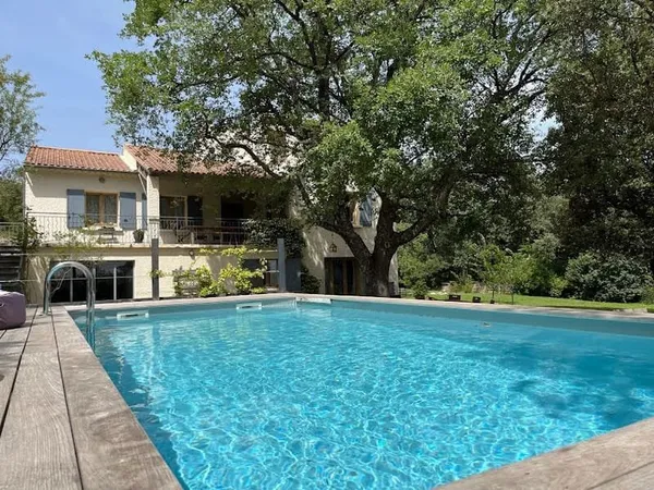 Villa 11 pièces 225 m²