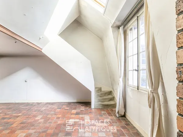 Appartement avec terrasse à réinventer au coeur du marais historique