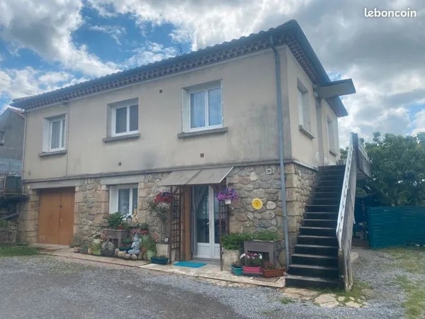 AUBENAS 1er étage villa 80 m² 2 chambres