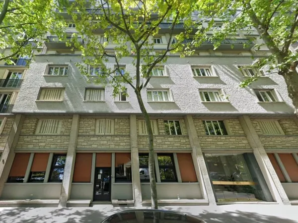 Local professionnel 296 m²