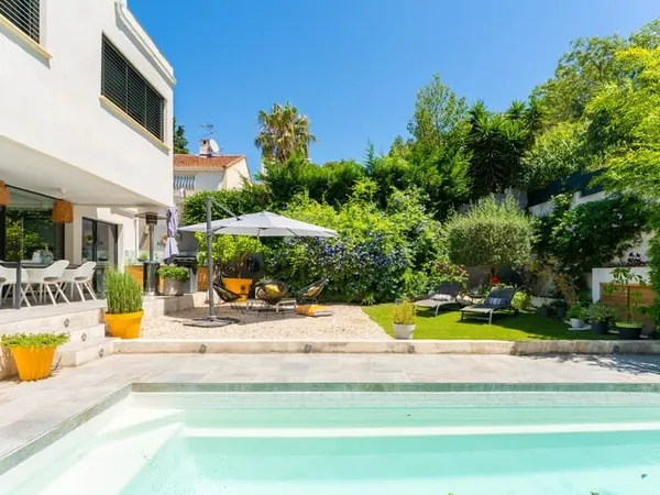 Villa d'architecte avec piscine impasse privée Marseill