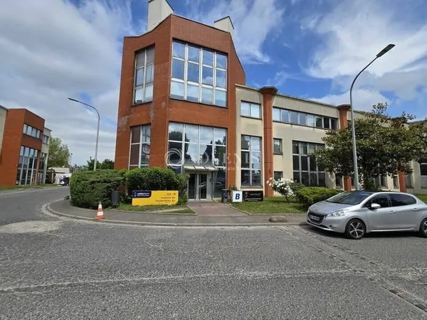 Bureau 900 m²