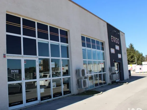 Immeuble commercial 275 m²