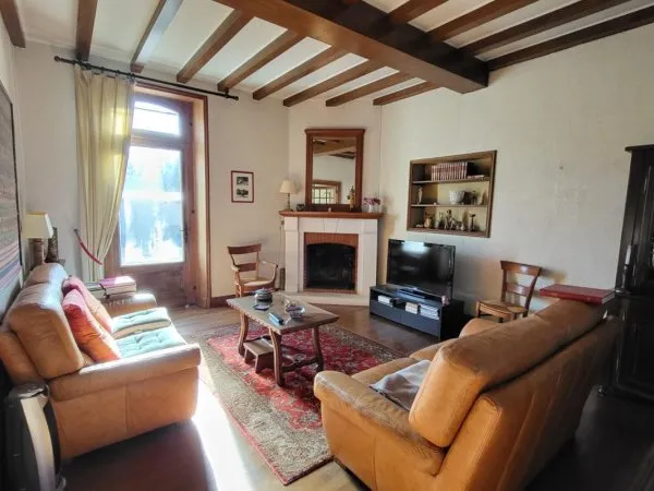 24190 Maison de ville Neuvic 8 pièces sur 2 niveaux 188 m2 parcelle de 532 m² garages