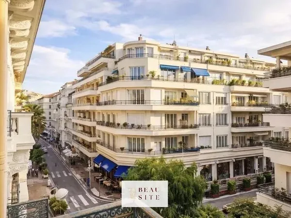 Nice Carré d'or : Plateau de 4 appartements rénovés, idéal investissement locatif