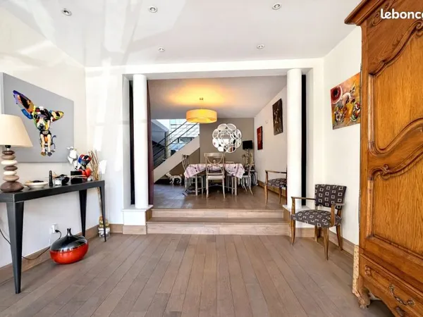 Maison 6 pièces 251 m²