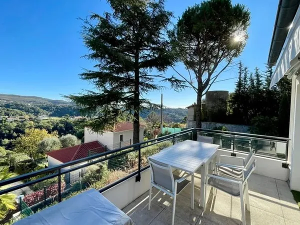 APPARTEMENT 4 PIÈCES - TERRASSE ENSOLEILLÉE - DERNIER ÉTAGE - GARAGE + PARKING - PISCINE