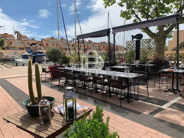 À VENDRE MURS COMMERCIAUX DE RESTAURANT INVESTISSEMENT LOCATIF GRUISSAN PORT
