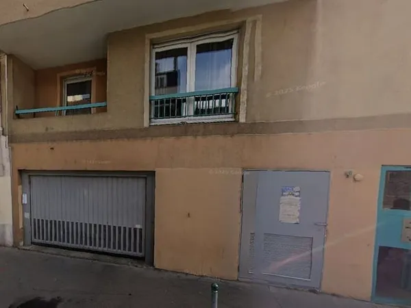 À louer 80 EUR par mois à Lyon 7 : parking