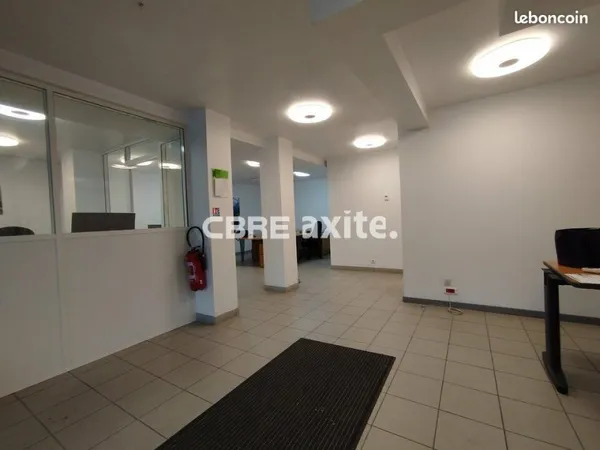 LOCAL COMMERCIAL 75 m² SAINT-JORIOZ
