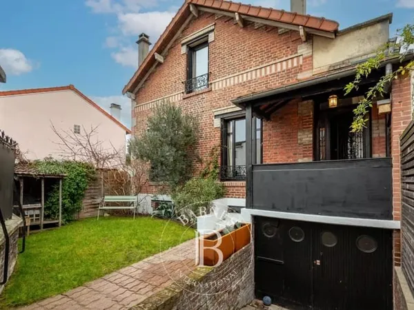 PETITE GARENNE RAVISSANTE MAISON AVEC DÉPENDANCE
