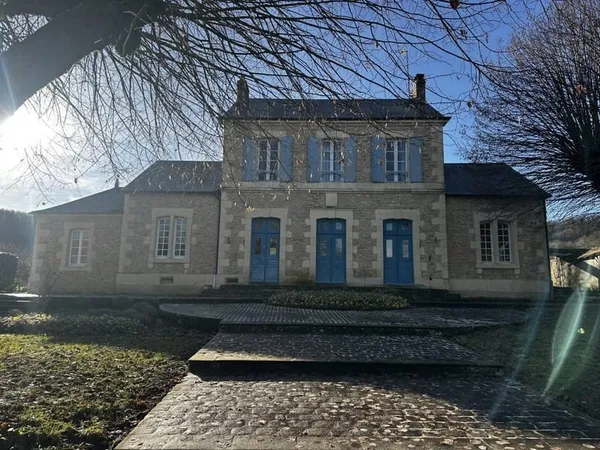 Maison 11 pièces 279 m²