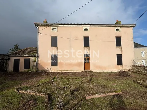 A VENDRE - Maison de caractère à Saint-Maurice-Étusson proche Vihiers - beaux volumes et dépendance 