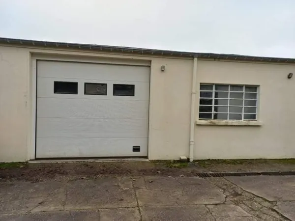 Loue dépôt 100m²