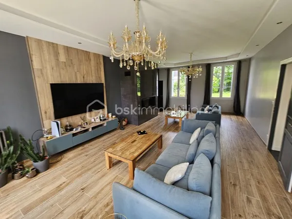 Maison 8 pièces 335 m²