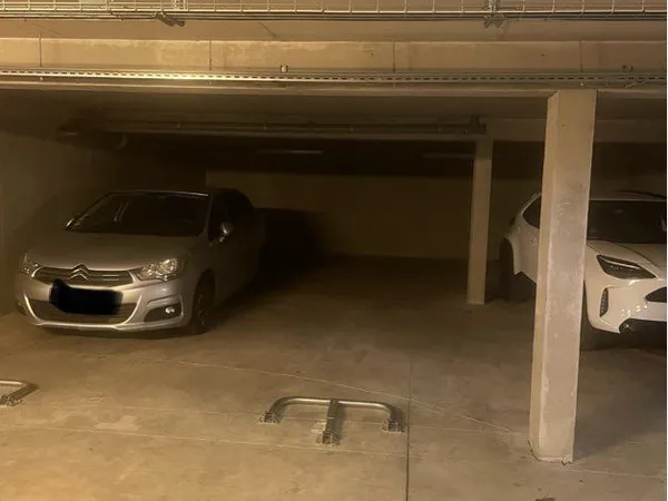 Vends double place de parking en sous sol
