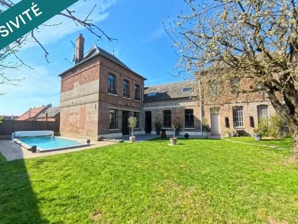 Maison de caractère de 230 m2 environ , avec piscine