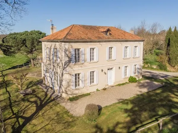 Propriété 8 pièces 228 m²
