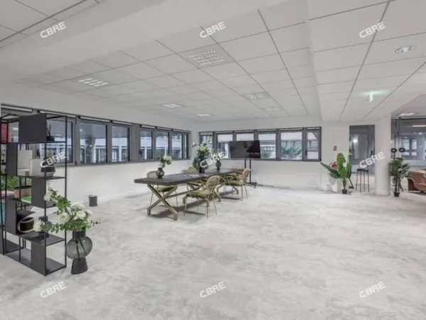 Bureau 965 m²