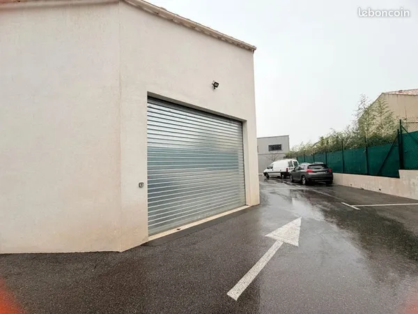 Boutique 76 m² HYERES