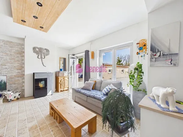A vendre : Maison lumineuse avec piscine et jardin _ Faulquemont